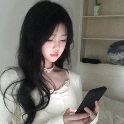 水瓶座女孩海报
